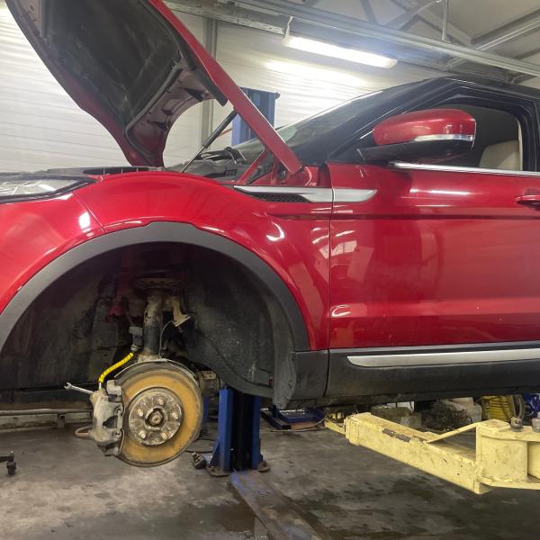 Range Rover Evoque - замена тормозного шланга
